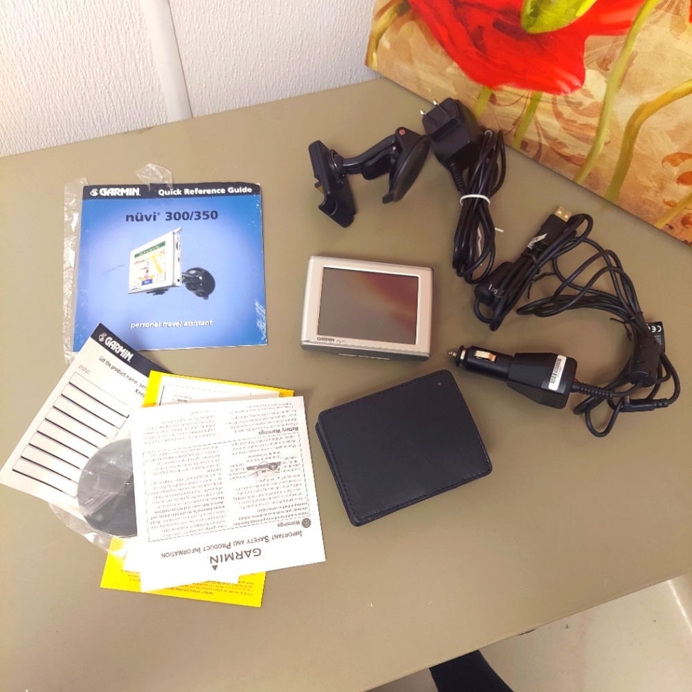 Vintage Garmin Nuvi 350 GPS System 3.5" LCD Touchscreen w/ Accessories
